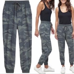 Splendid camo rayon joggers with pockets size large